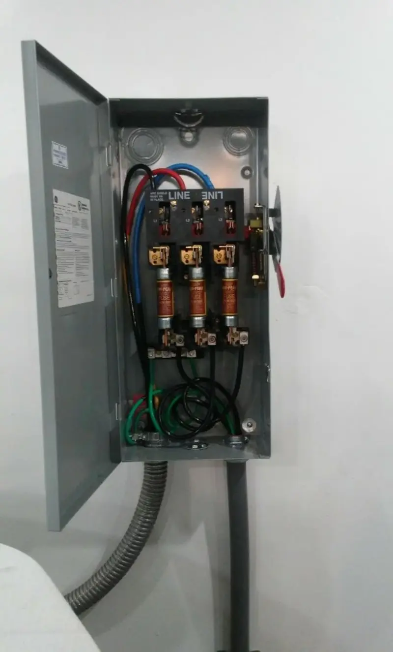 Three-phase disconnect switch installed for Smoke Detector Installation in Charles City